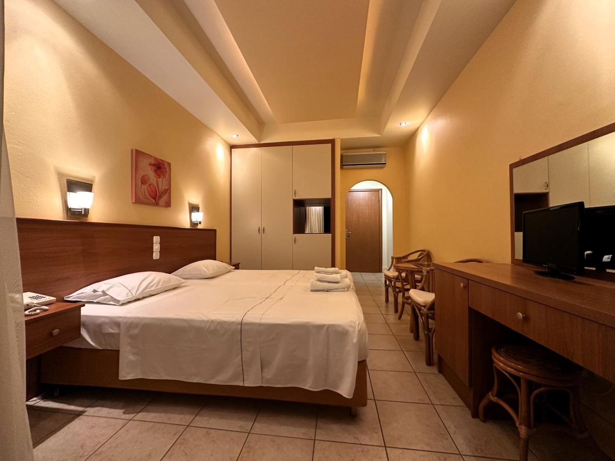 Souris Hotel Rovies Dış mekan fotoğraf